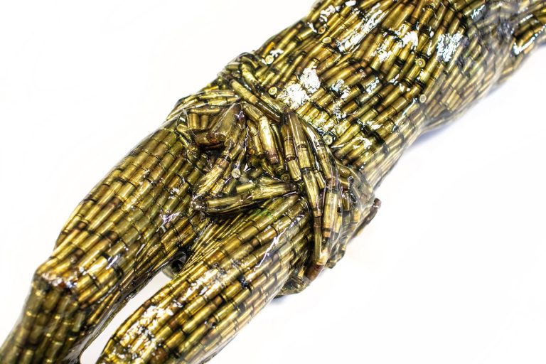 ALBEN – Christ Bullets – douilles et résine – 240 x 80 x 25 cm (dont piedestal 100 cm) (4)