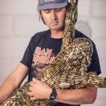 ALBEN – Christ Bullets – douilles et résine – 240 x 80 x 25 cm (dont piedestal 100 cm) – SHOOT AVEC ARTISTE – (16)