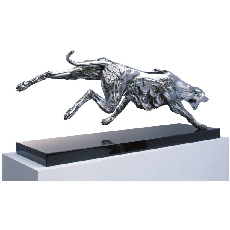 Thierry BENENATI, Lévrier de compétition, Bronze recouvert d’argent et socle en marbre noir, 55 x 144 x 31 cm