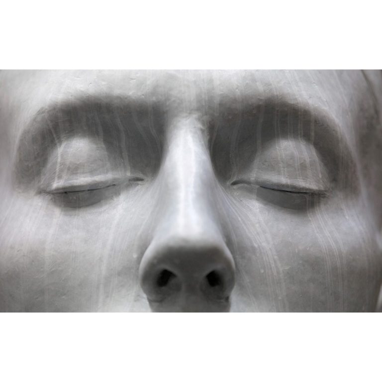 CODERCH & MALAVIA, The Swimmer, Polyester patiné, 114 x 130 x 77 cm, piédestal inox 30 x 150 x 75 cm