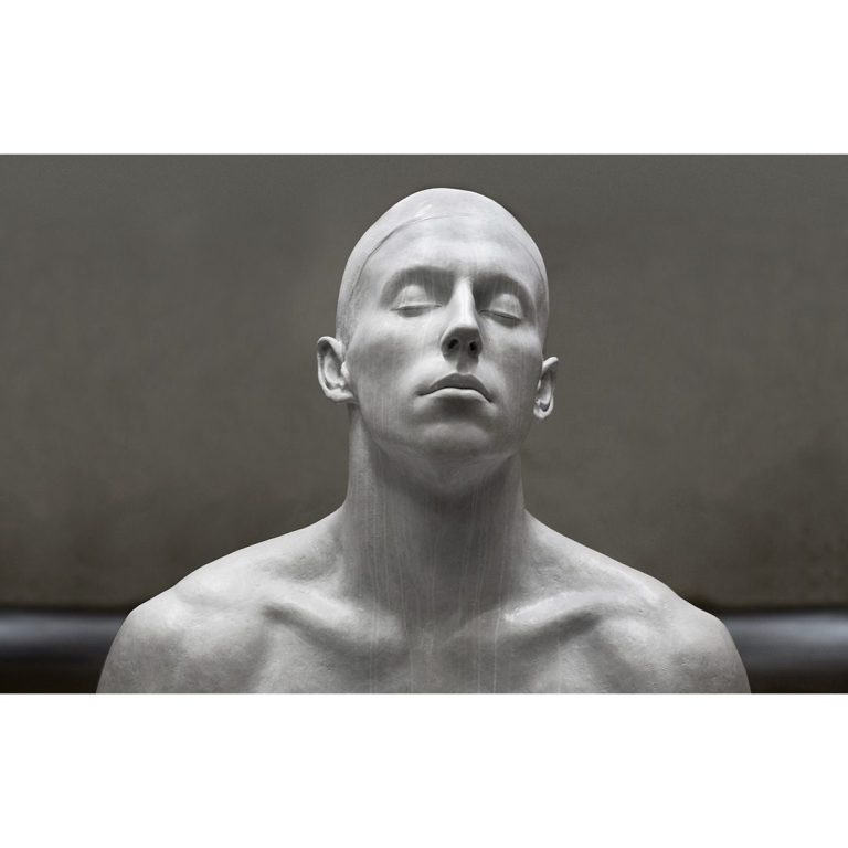 CODERCH & MALAVIA, The Swimmer, Polyester patiné, 114 x 130 x 77 cm, piédestal inox 30 x 150 x 75 cm