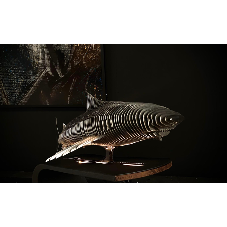 CHAT NOIR, Iron Squale, Sculpture Acier Inoxydale, 3 Exemplaires, 26 X 140 X 55 Cm,  (piedestal 110 X 70 X 40 Cm)