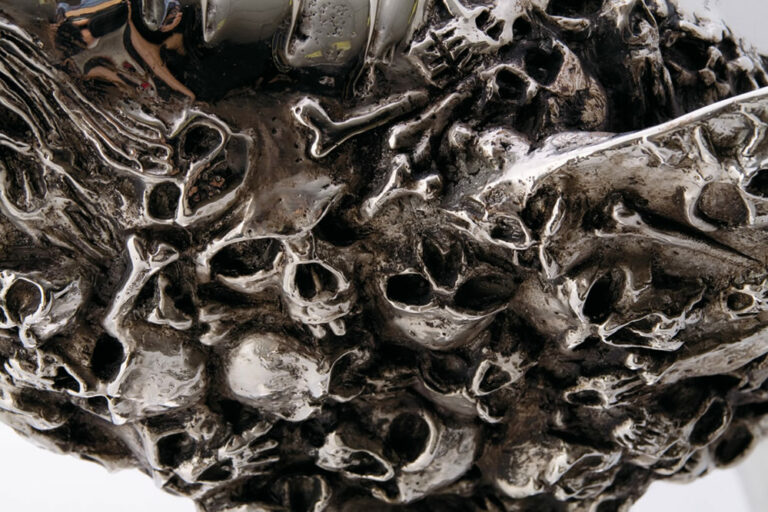 Thierry BENENATI , Requin Cimetière, Bronze Recouvert D’argent, 74 X 102 X 45 Cm