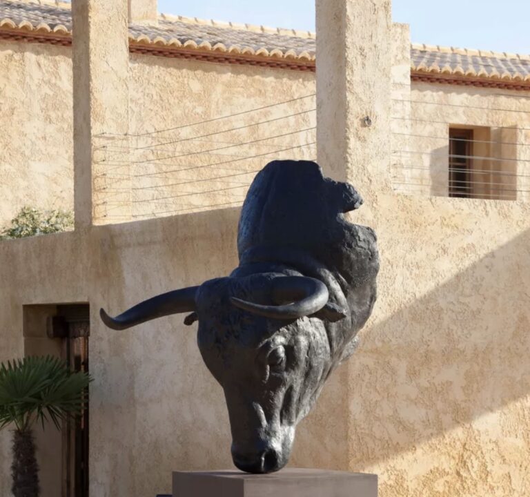 CODERCH & MALAVIA, En la dehesa, (monumental Size), Bronze ou résine polyestere, 8 + 4 AP, 317 x 151 x 164 cm, Base 136 x 84 x 84 cm