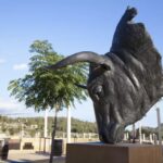 CODERCH & MALAVIA, En la dehesa, (monumental Size), Bronze ou résine polyestere, 8 + 4 AP, 317 x 151 x 164 cm, Base 136 x 84 x 84 cm