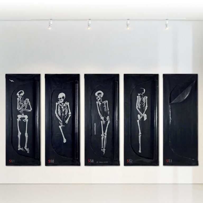 GUILLET BODY BAGS S61 À S53 Peinture Acrylique Sur Sacs En Polyéthylène 200 Micron Avec Fermeture Éclair Installation De 5 Sacs Mortuaires Dimensions : 240 Cm X 540 Cm12