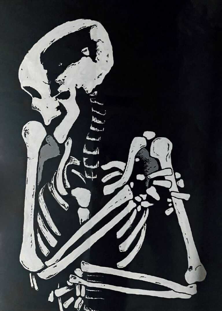 Fred GUILLET, Body bags  s61 à s53, Peinture acrylique sur sacs en polyéthylène 200 micron avec fermeture éclair, installation de 5 sacs mortuaires, dimensions : 240 X 540 cm