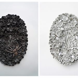 Lidia Kostanek, Jardin blanc et Jardin noir, Céramique, 38 x 26 cm par pièce, 38 x 52 cm total