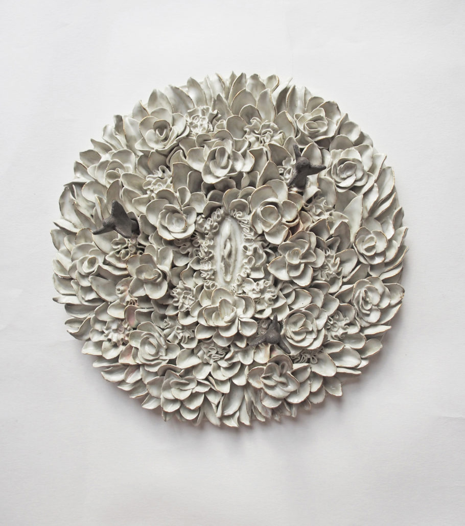 Lidia KOSTANEK, Sainte Sebastienne, Relief Céramique, 35 x 35 cm