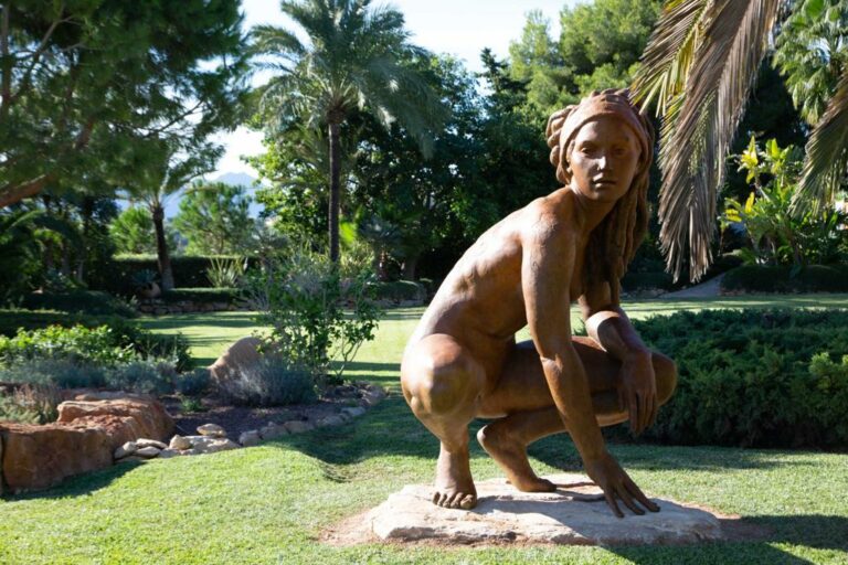 CODERCH & MALAVIA Walking In Beauty Installation Bronze 8 + 4 EA 220 X 171 X 132 Cm Patine Rouille