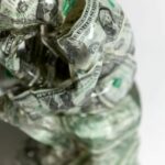 ALBEN – Le penseur, d’après Rodin – résine et billets de 1$ – 37 x 16 x 16 cm 6