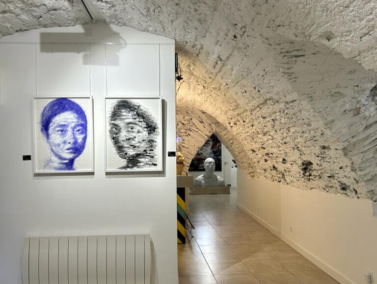 NGUYEN-Installation-Woman-Technique mixte sur papier- 80 x 60 cm