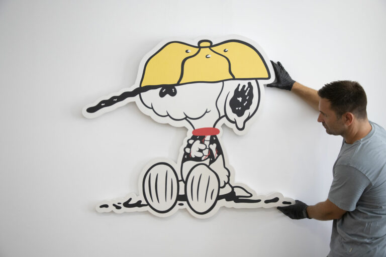 ESCRIVA – Installation – Creepy Snoop Baseball