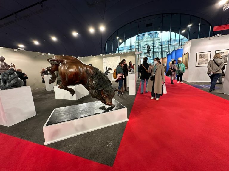 BENENATI – Taureau Machine Monumental – Art Capital, Paris 2024