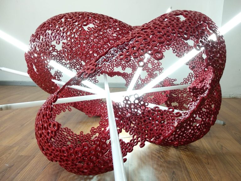 MARTI MORENO Eros Y Psique 150 X 120 X 190 Acier Galvanisé Peint (2)