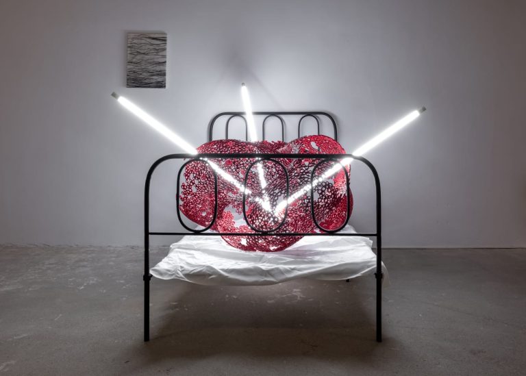 MARTI MORENO Eros Y Psique 150 X 120 X 190 Acier Galvanisé Peint